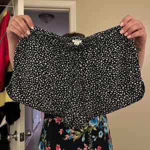 Garage floral fabric shorts